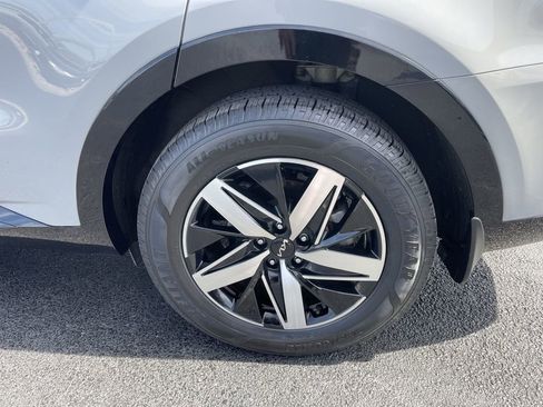 Certified 2022 Kia Sorento EX w/ Panoramic Sunroof Package FWD image 7