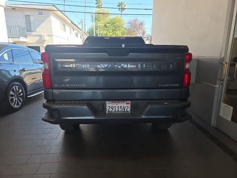 Used 2019 Chevrolet Silverado 1500 Custom w/ Custom Convenience Package image 3