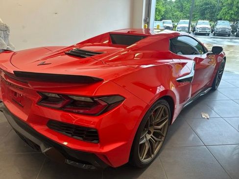 Used 2025 Chevrolet Corvette Z06 RWD image 5