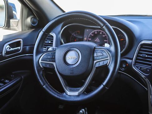 Used 2017 Jeep Grand Cherokee Limited image 15