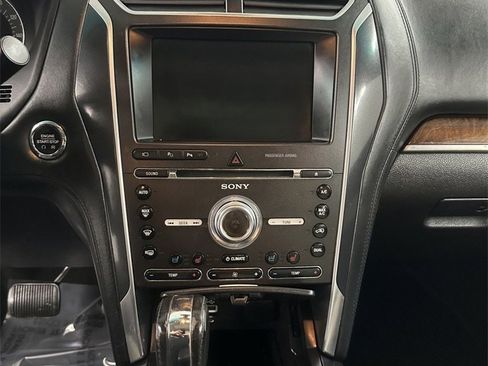 Used 2016 Ford Explorer Platinum image 21