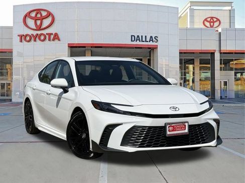 Used 2026 Toyota Camry SE FWD image 1