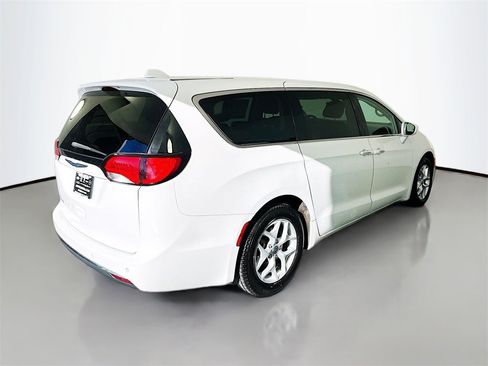 Used 2018 Chrysler Pacifica Touring Plus w/ Tire & Wheel Group image 7