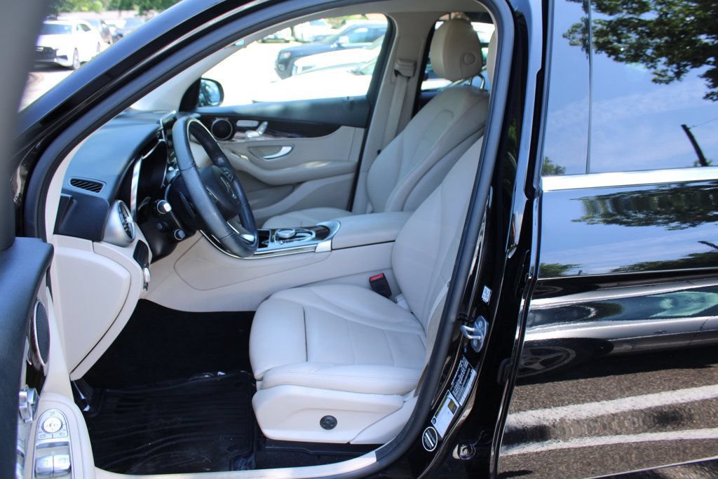 Used 2019 Mercedes-Benz GLC 300 4MATIC image 13