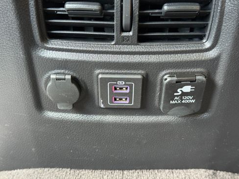 Used 2021 Nissan Titan SV w/ SV Convenience Package RWD image 28