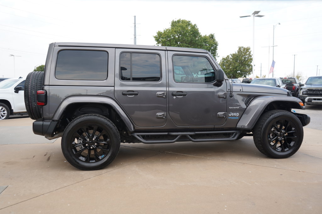 Used 2022 Jeep Wrangler Unlimited Sahara AWD/4WD image 11