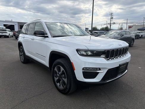 Used 2022 Jeep Grand Cherokee Limited 4xe w/ Luxury Tech Group II AWD/4WD image 7