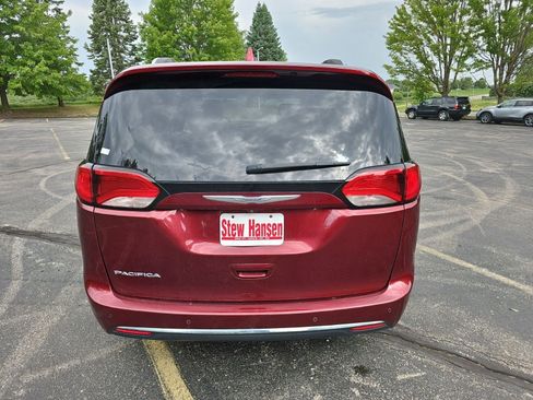 Used 2018 Chrysler Pacifica Touring-L FWD image 5