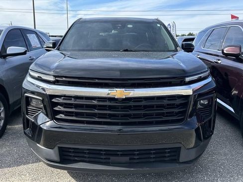 Used 2024 Chevrolet Traverse LS image 2