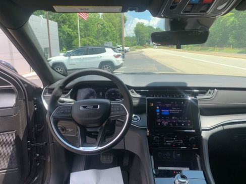 New 2025 Jeep Grand Cherokee L Laredo w/ Luxury Tech Group I image 24