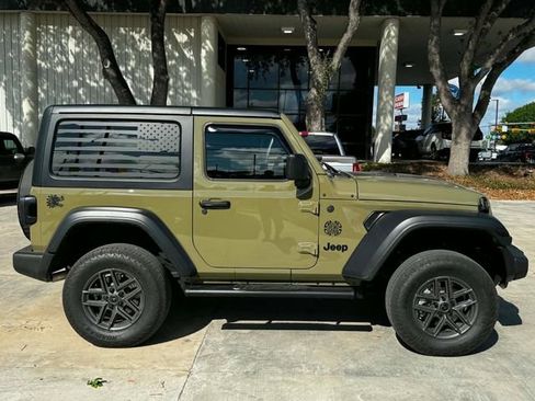 Used 2025 Jeep Wrangler Sport AWD/4WD image 5