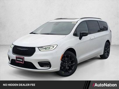 New 2026 Chrysler Pacifica Limited w/ S Appearance Package
