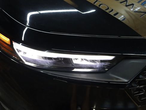 Used 2025 Honda Accord SE image 9