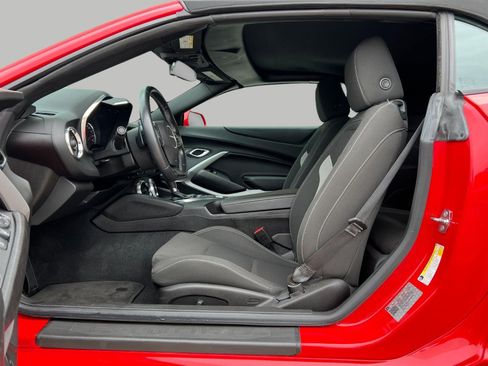 Used 2018 Chevrolet Camaro LT w/ Technology Package RWD image 19
