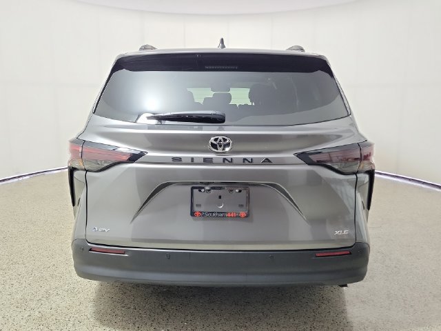 Used 2026 Toyota Sienna XLE FWD image 6