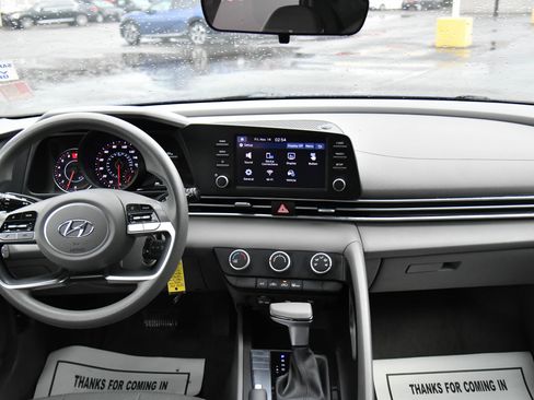 Used 2023 Hyundai Elantra SE image 30