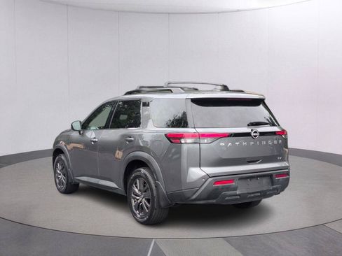 Used 2022 Nissan Pathfinder SV FWD image 3
