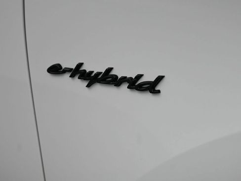 Certified 2025 Porsche Cayenne E-Hybrid AWD/4WD image 31