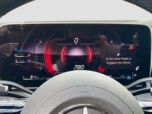 Used 2025 Mercedes-Benz GLC 43 AMG 4MATIC image 40