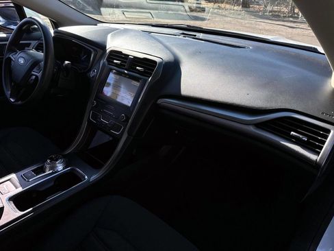 Used 2019 Ford Fusion SE image 8