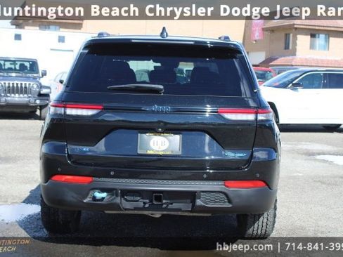 Used 2023 Jeep Grand Cherokee Trailhawk image 4