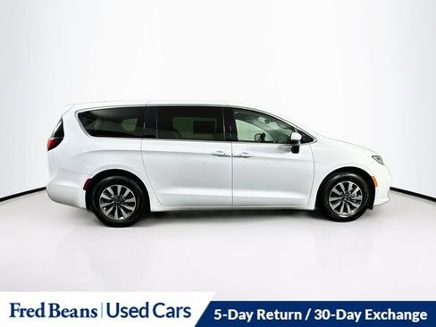 Used 2023 Chrysler Pacifica Touring-L FWD image 12