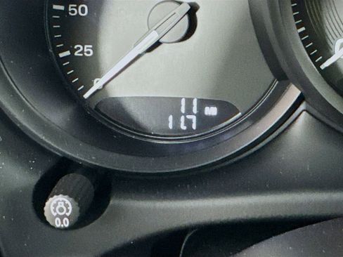 Certified 2025 Porsche Macan image 13