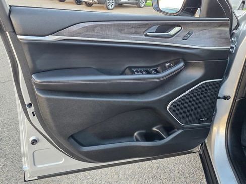 Used 2021 Jeep Grand Cherokee L Limited w/ Luxury Tech Group II image 21