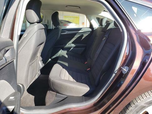 Used 2019 Ford Fusion SE image 12