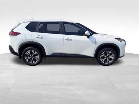 Used 2023 Nissan Rogue SV image 4