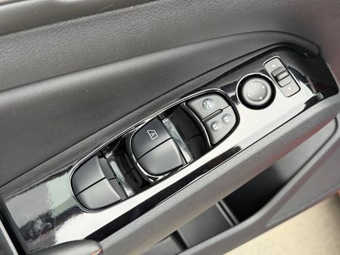 Used 2024 Nissan Altima 2.5 SR FWD image 15
