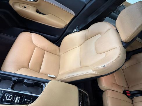 Used 2017 Volvo XC90 T6 Momentum w/ Vision Package AWD/4WD image 47