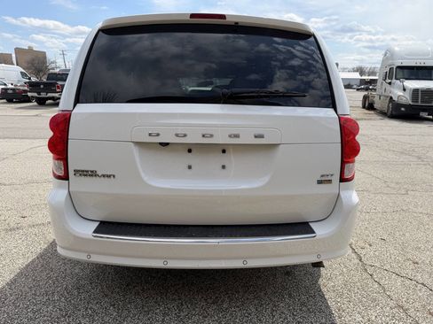 Used 2017 Dodge Grand Caravan SXT w/ Rear Park Assist Package image 2