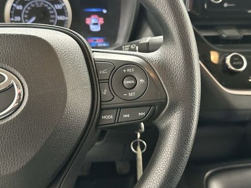 Used 2022 Toyota Corolla LE image 9