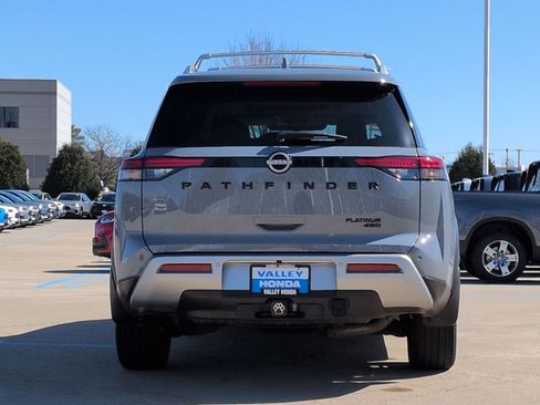 Used 2024 Nissan Pathfinder Platinum image 7