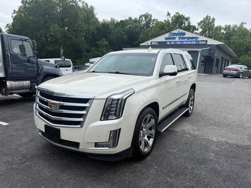 Used 2015 Cadillac Escalade Premium AWD/4WD image 1