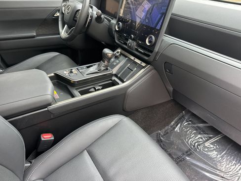 Used 2024 Lexus GX 550 w/ Accessory Package (31) AWD/4WD image 16