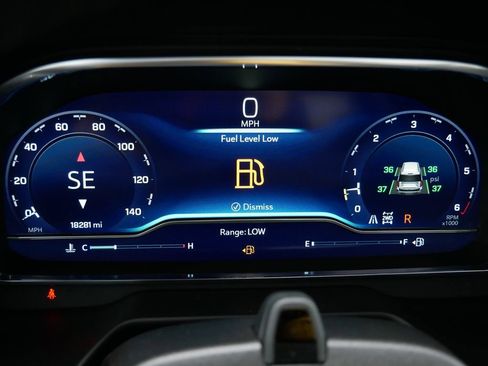 Used 2023 Chevrolet Tahoe Premier w/ Advanced Technology Package image 28