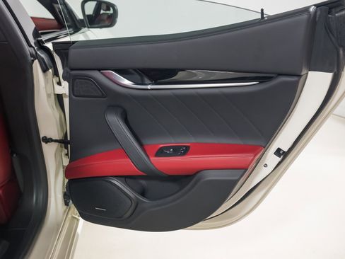 Used 2022 Maserati Ghibli Modena Q4 image 29