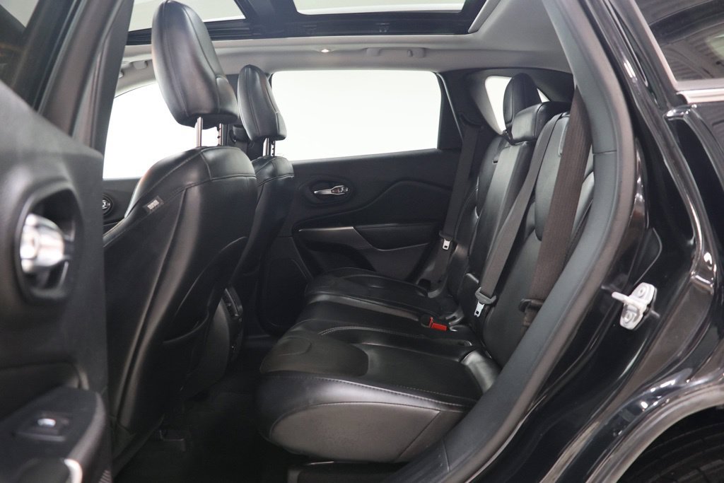 Used 2021 Jeep Cherokee Limited w/ Elite Package AWD/4WD image 32