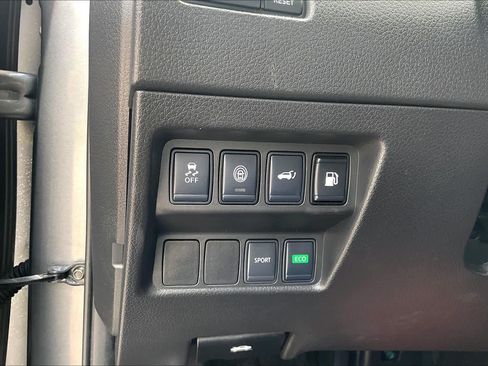 Used 2019 Nissan Rogue SV FWD image 14