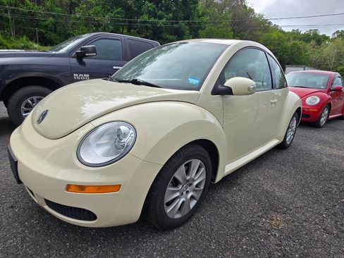 Used 2009 Volkswagen Beetle S FWD image 1