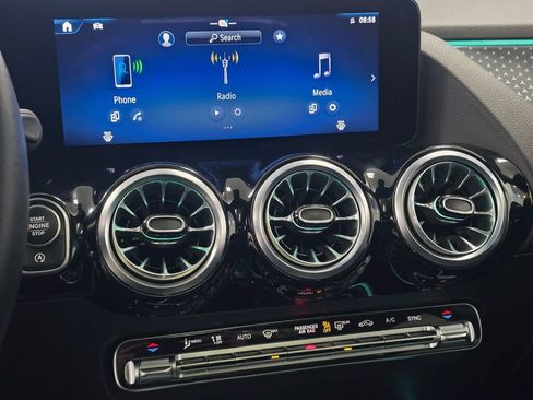 Used 2025 Mercedes-Benz GLA 250 4MATIC image 15