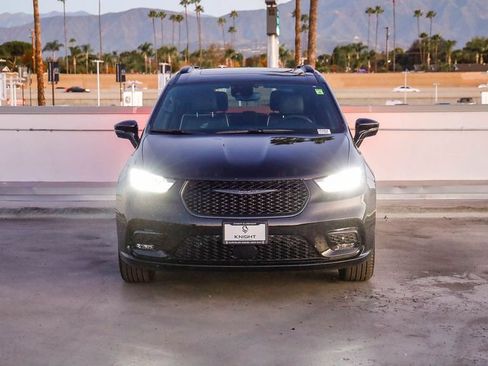 New 2026 Chrysler Pacifica Limited w/ S Appearance Package image 3