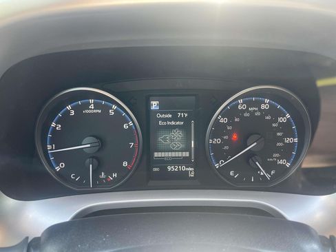 Used 2017 Toyota RAV4 XLE FWD image 20
