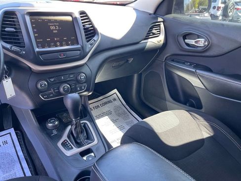 Used 2015 Jeep Cherokee Latitude w/ Cold Weather Group AWD/4WD image 19