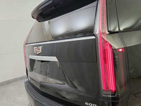 Used 2026 Cadillac Escalade Luxury w/ LPO, Floor Liner Package AWD/4WD image 34
