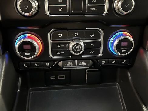 Used 2023 GMC Yukon AT4 AWD/4WD image 13