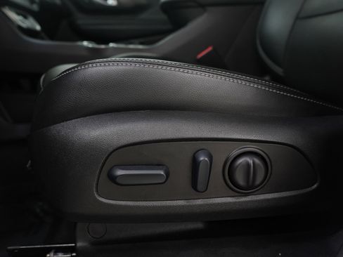 Used 2024 GMC Terrain SLT image 25