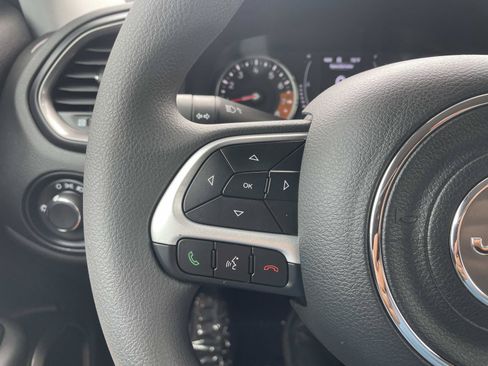 Used 2023 Jeep Renegade Latitude AWD/4WD image 29
